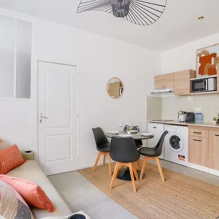 2 Bedrooms In The 15th District