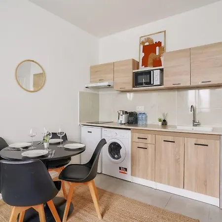 2 Bedrooms In The 15th District شقة باريس