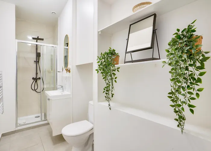 2 Bedrooms In The 15th District Lejlighed Paris