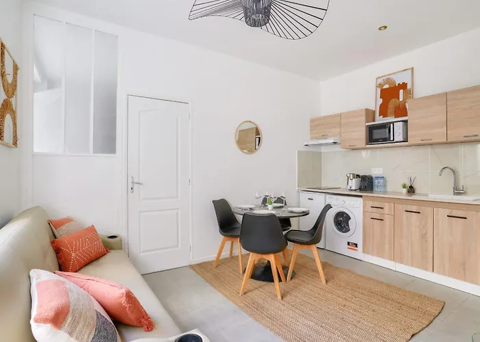 2 Bedrooms In The 15th District