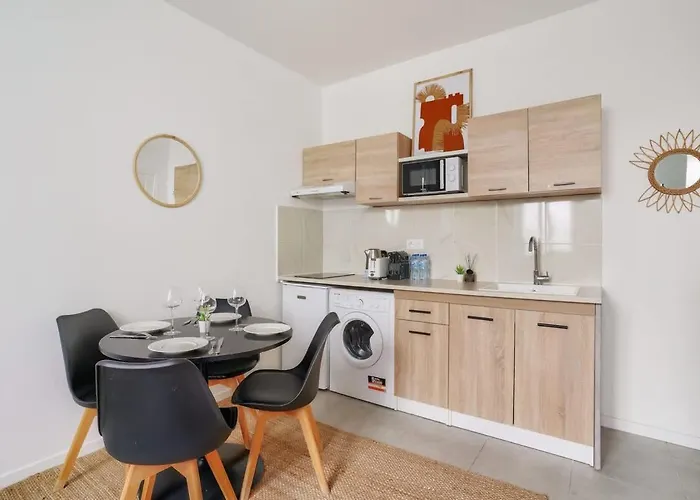 2 Bedrooms In The 15th District Lejlighed Paris