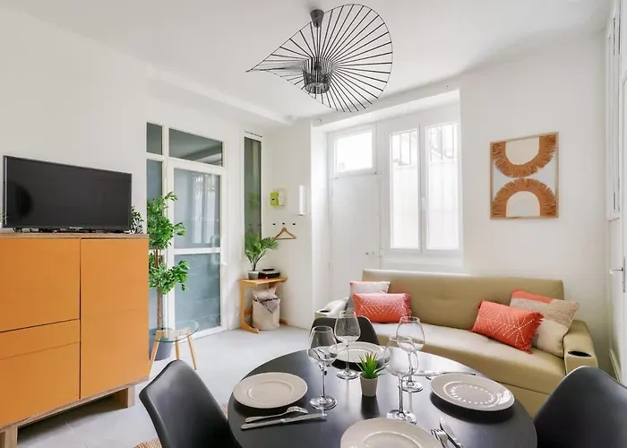 2 Bedrooms In The 15th District *