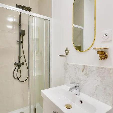 2 Bedrooms In The 15th District פריז